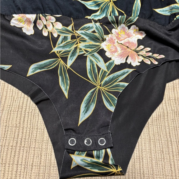 Zara Black Bodysuit with Asymmetrical Ruffle Sleeve - Picture 4 of 4